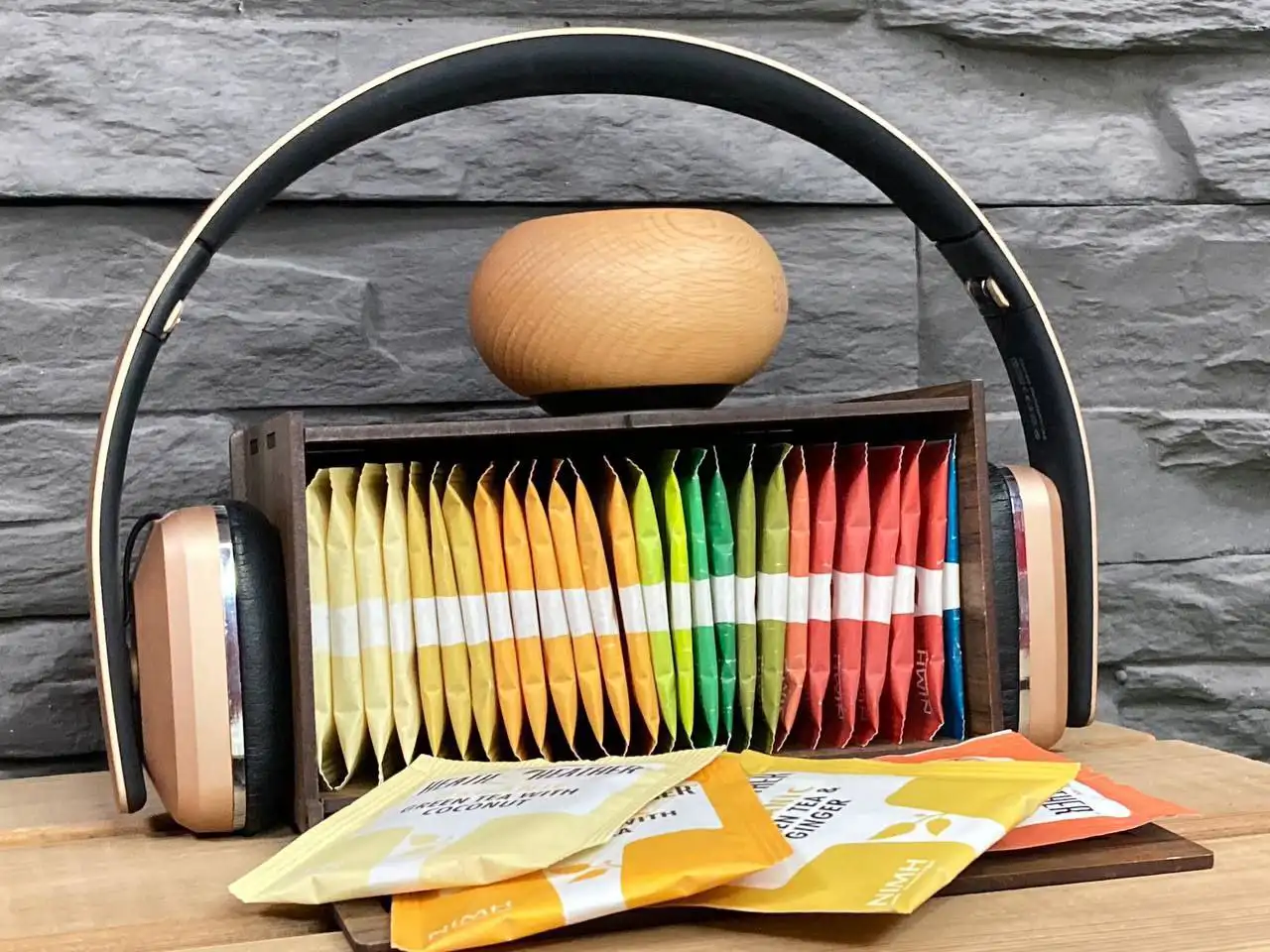 ست دمنوش همراه اسپیکر چوبی و هدفون-2 ست دمنوش همراه اسپیکر چوبی و هدفون - تصویر 1