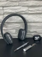 هدفون و اسپیکر و خودکار و جاسوییچی